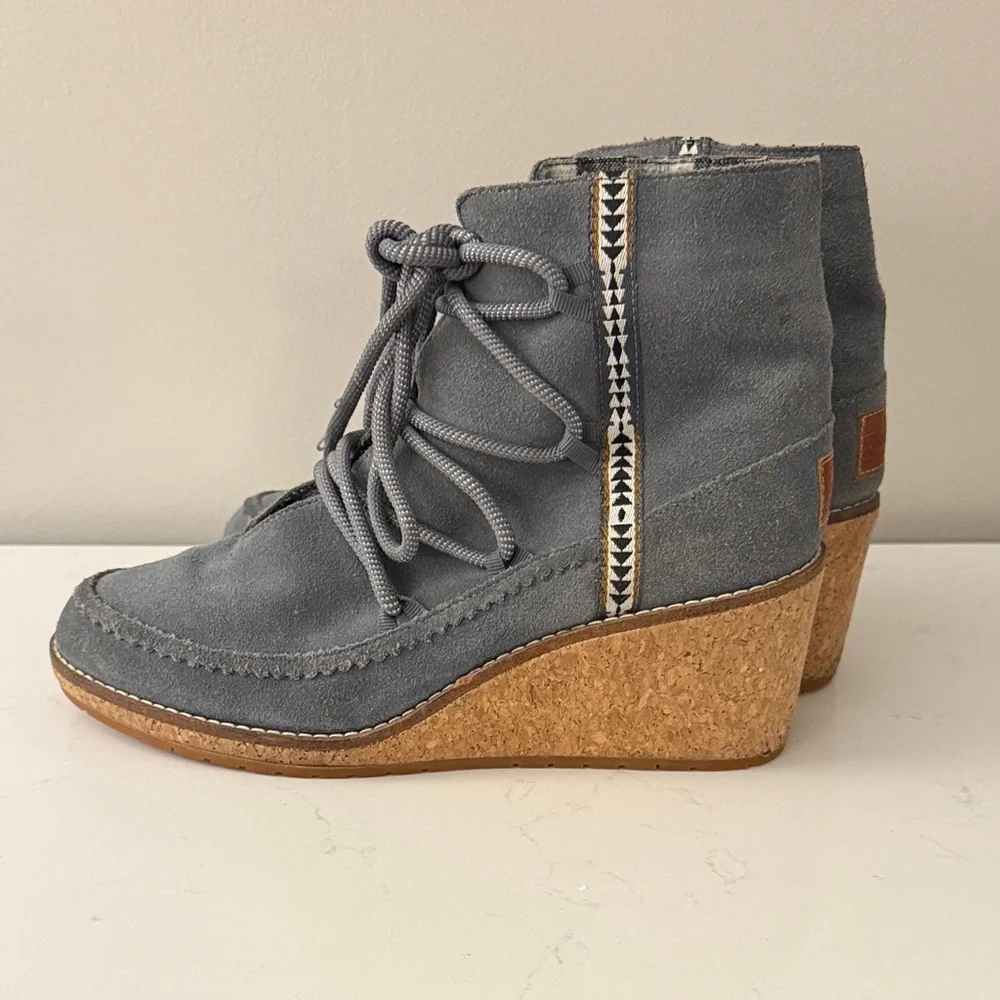 Pendleton Islegate Gray Wedge Suede Boots cute chic cork heel size 9 like new
